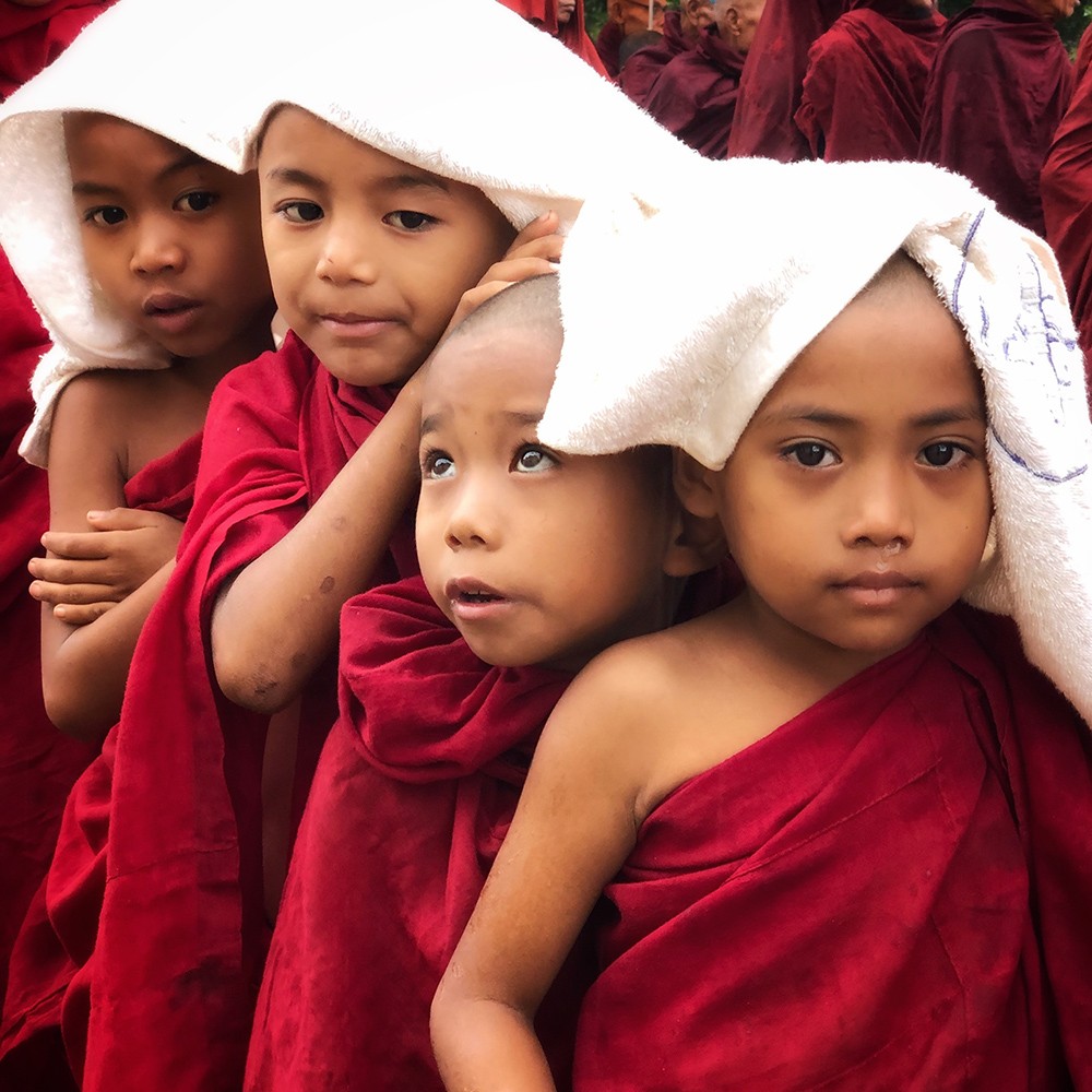 Победитель в категории Глаза мира, 2019. Юные послушники при монастыре в Пагане, Мьянма. Автор Пенни Джеймс