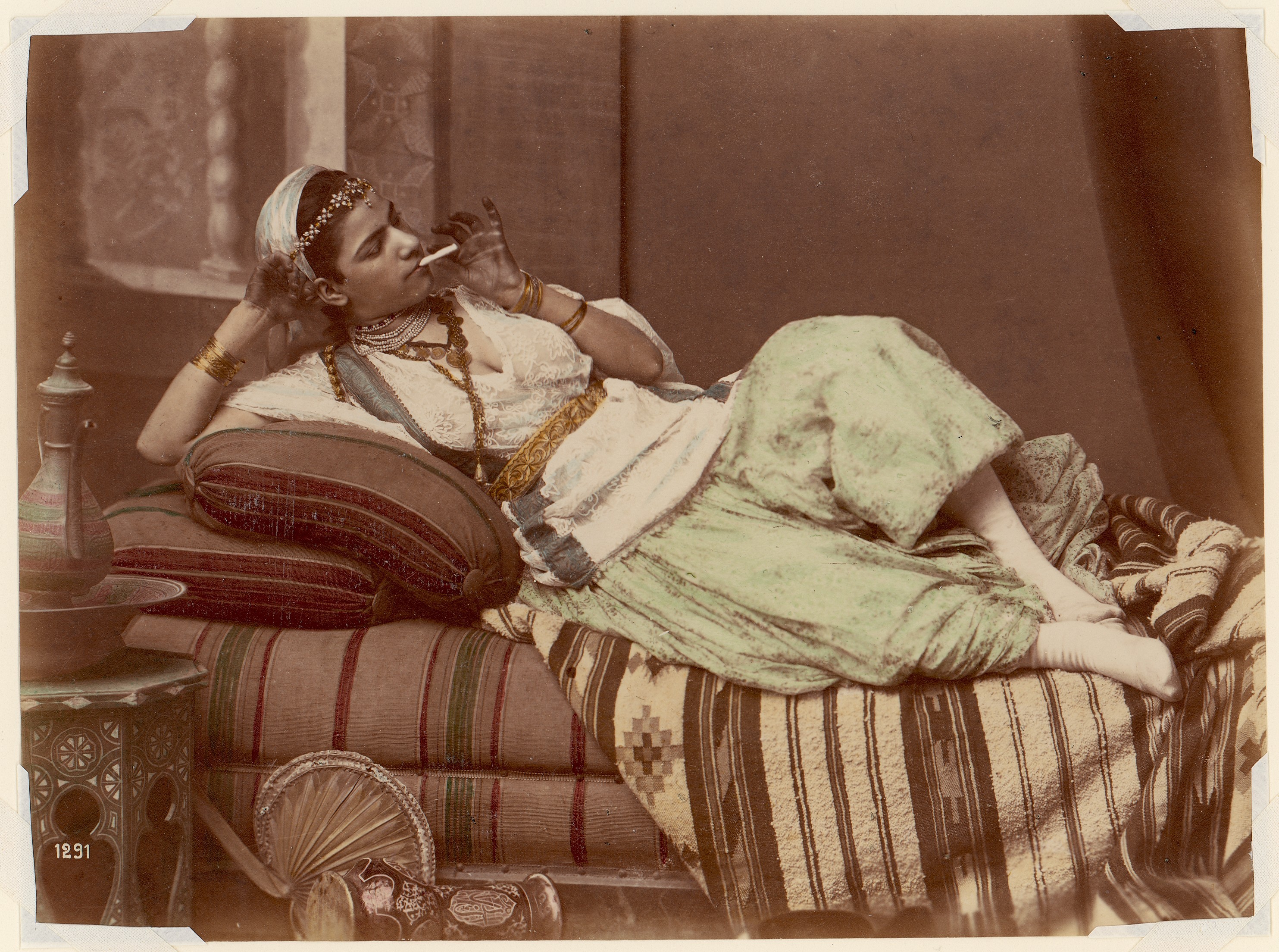 Курящая женщина, 1870–90. Автор неизвестен