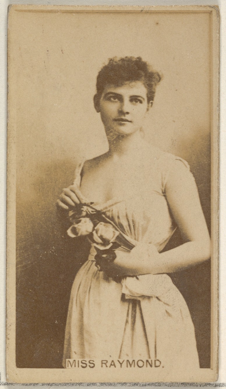 Мисс Рэймонд, из серии торговых карточек «Актёры и актрисы» для сигарет Virginia Brights, 1888. Автор «Аллен и Гинтер»