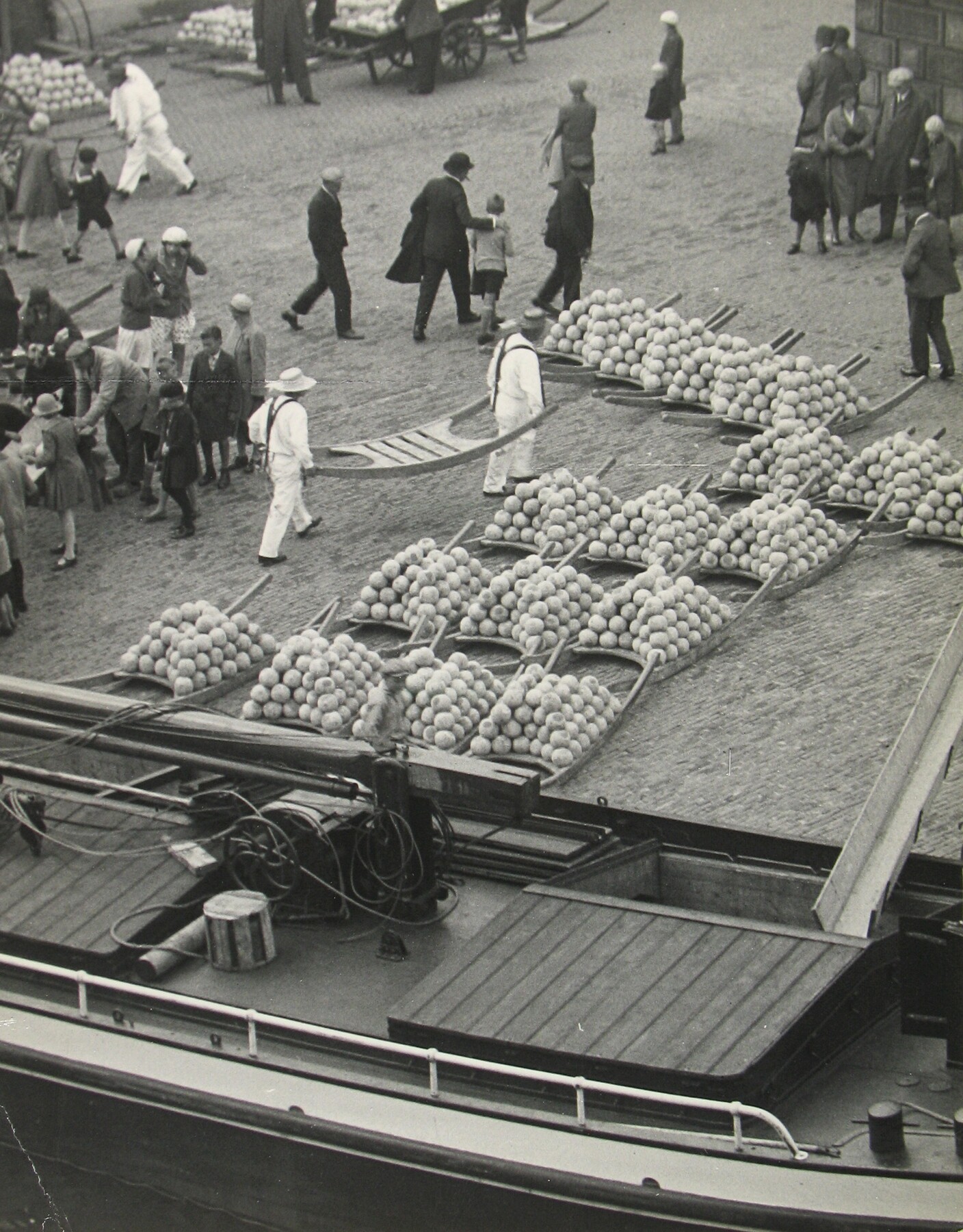 Сырный рынок в Нидерландах, ок. 1932. Фотограф Мартин Мункачи