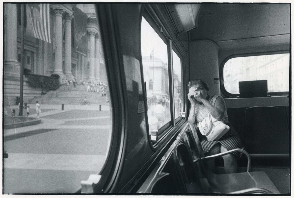 Дама в автобусе, Нью-Йорк, 1976. Фотограф Дэвид Годлис
