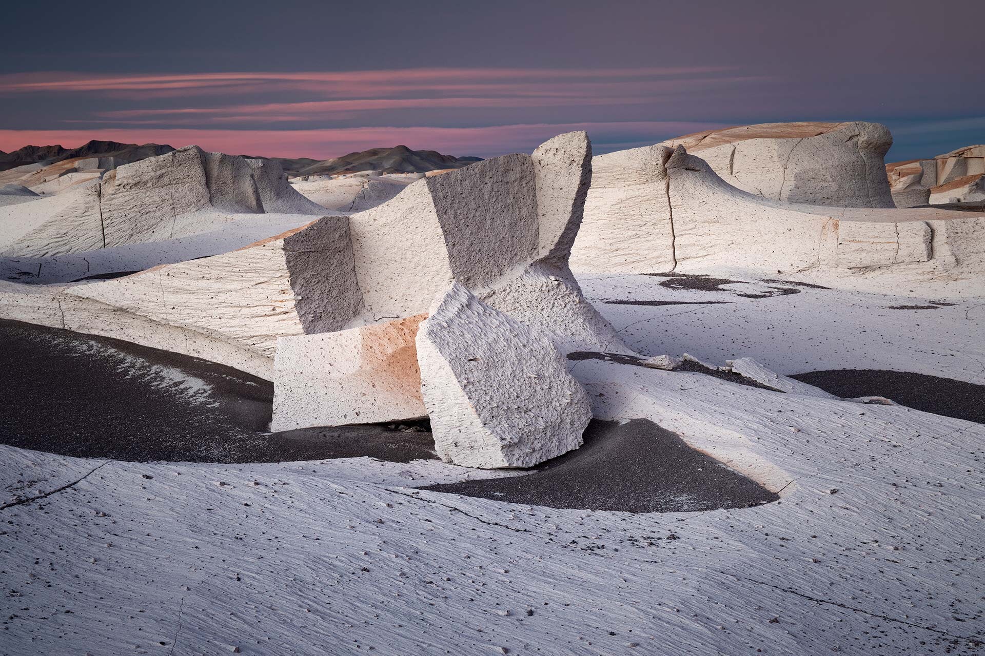 2 место в категории Пейзаж, 2021. Пуна – сюрреалистичное пустынное плато. Автор Андреа Поцци