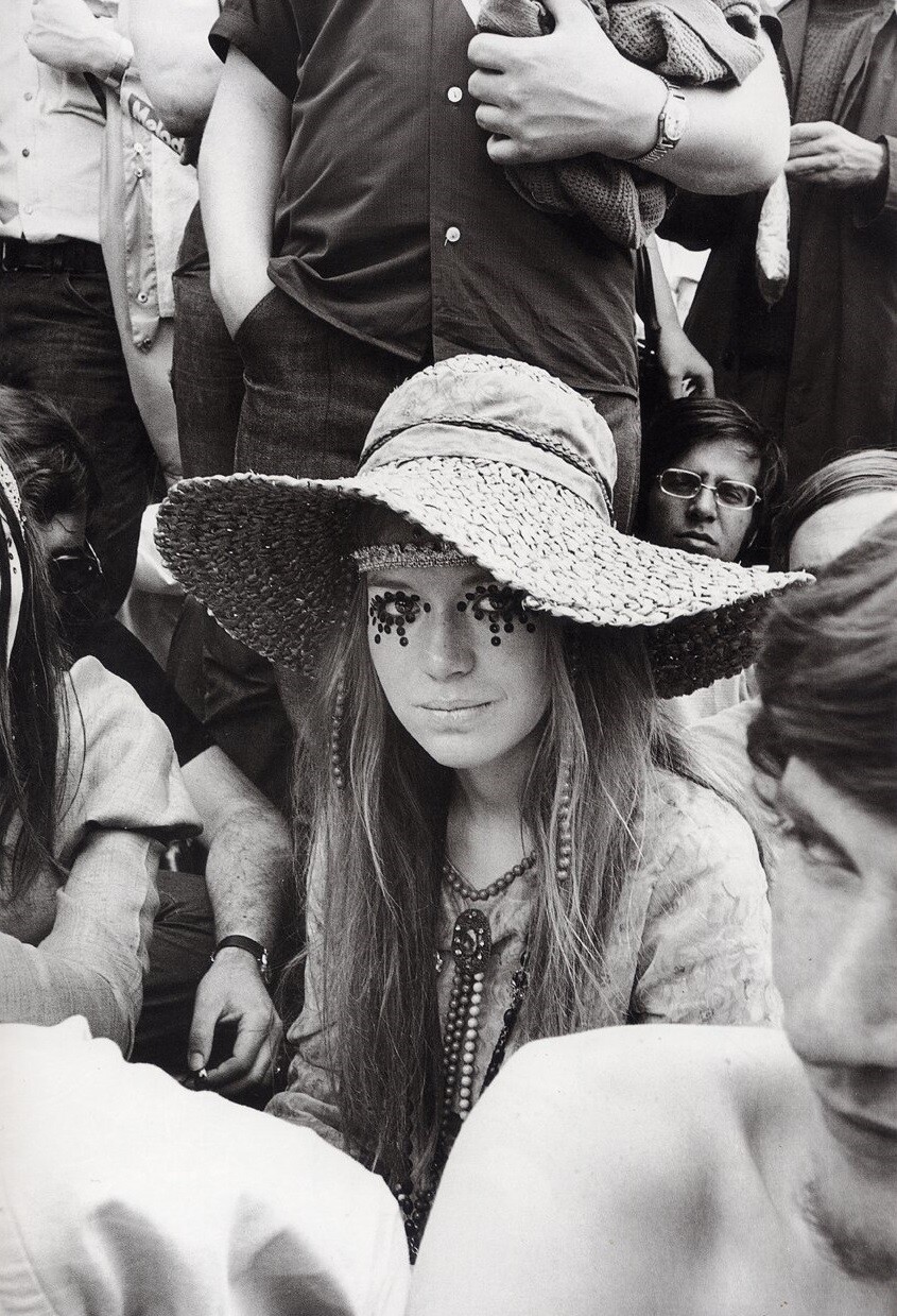 Девушка на концерте Ролинг-Стоунз, 1969 год.  Фотограф Фрэнк Хабихт 