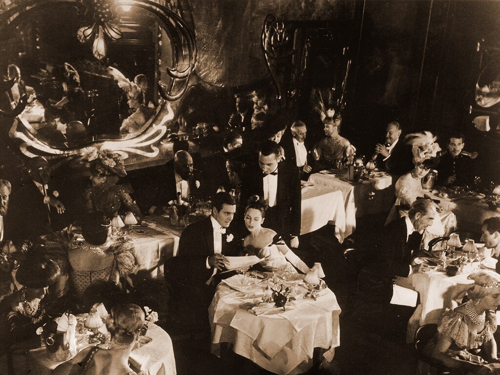 Сцена из фильма  Джиджи  режиссёра Винсенте Минелли, снятая в легендарном ресторане Maxim's в Париже, 1958 год. Тут любили бывать Жан Кокто, Марсель Пруст, Коко Шанель