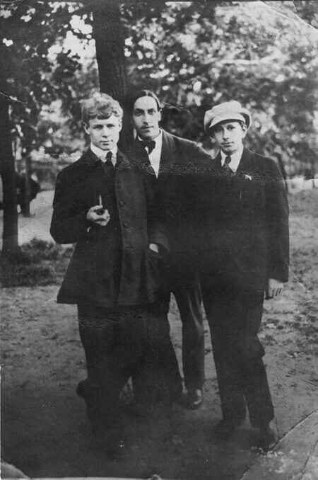 Сергей Есенин, Анатолий Мариенгоф и Николай Эрдман, 1921 год