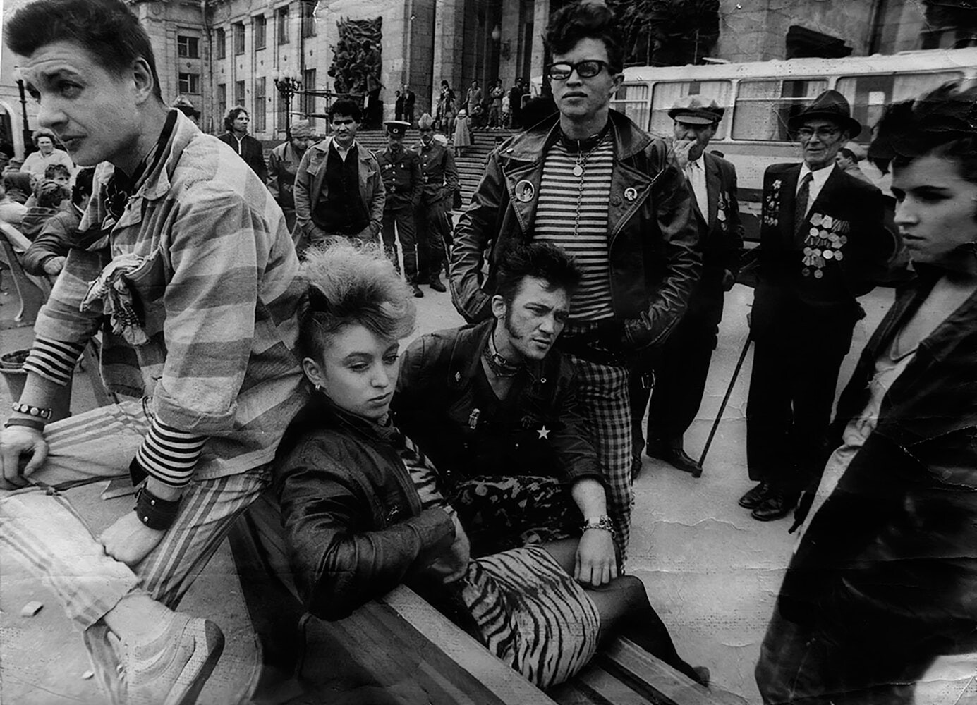 Выезд ленинградских панков на съемки фильма Без мундира, 1988. Из архива Миши Бастера