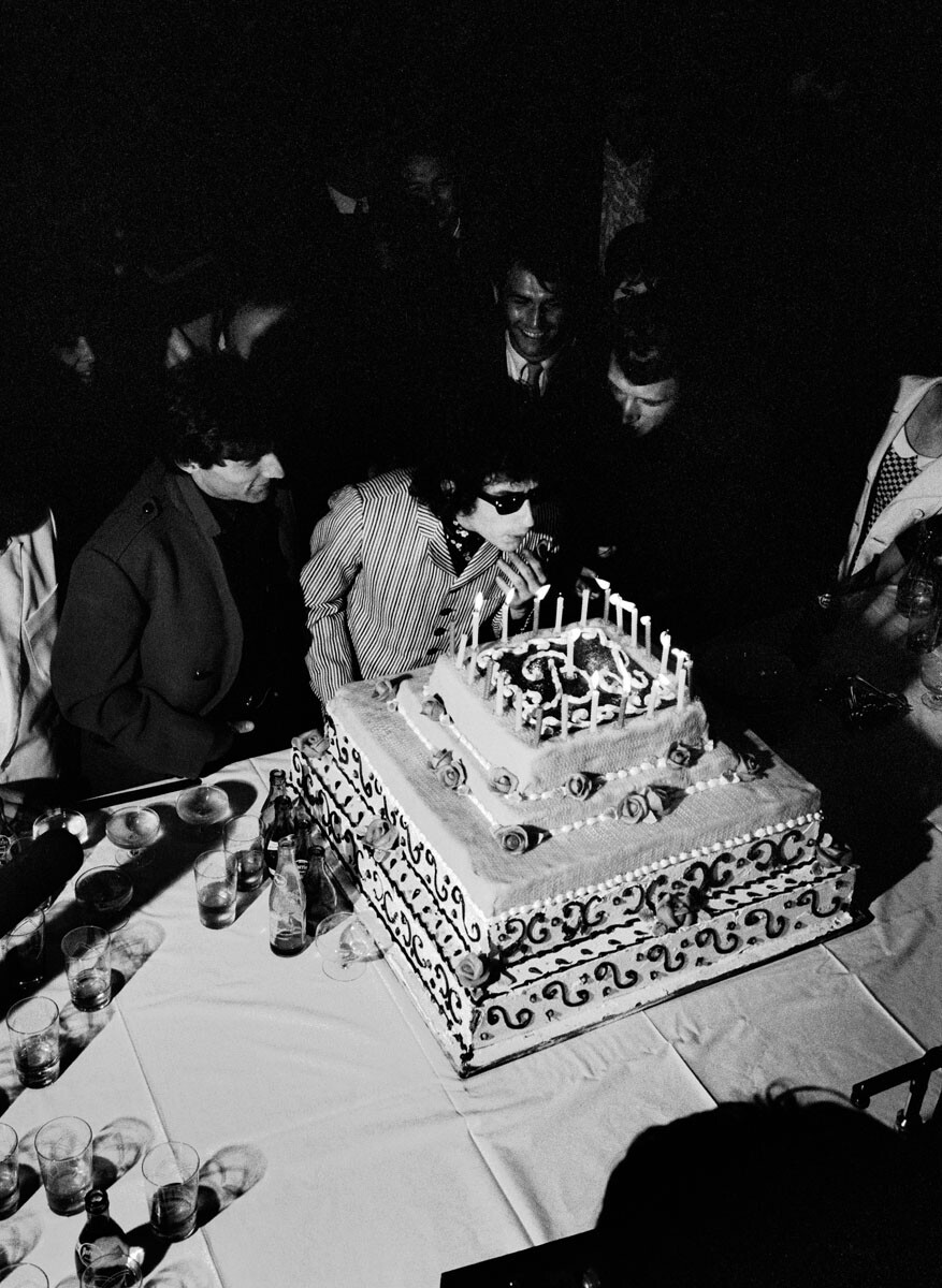 Боб Дилан празднует своё 25-летие. Фотограф Барри Файнштейн
