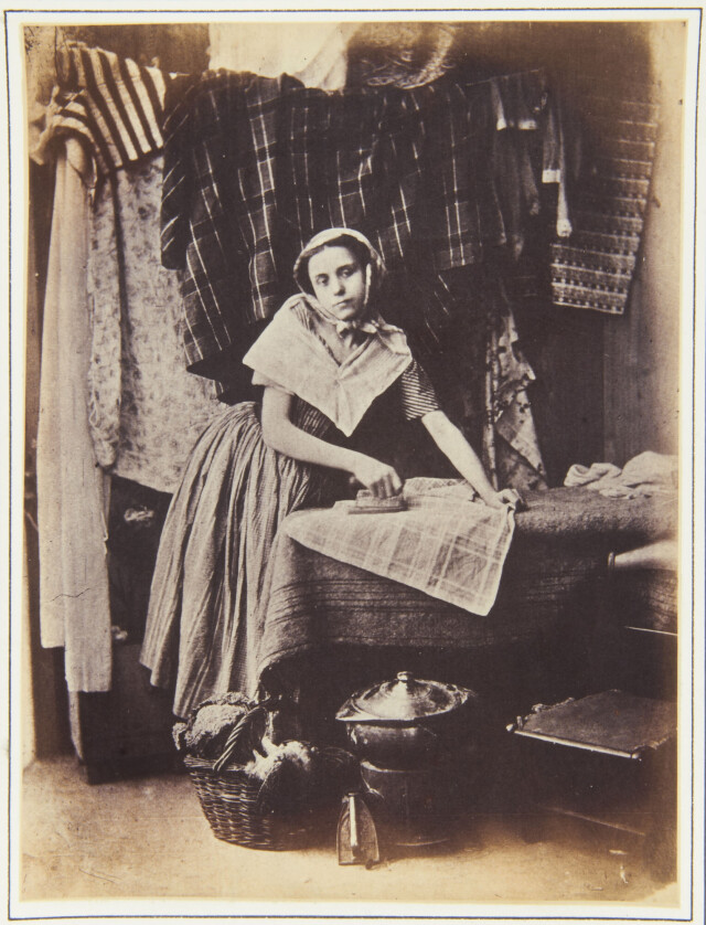 Гладильщица, 1853. Фото из ателье Мулен