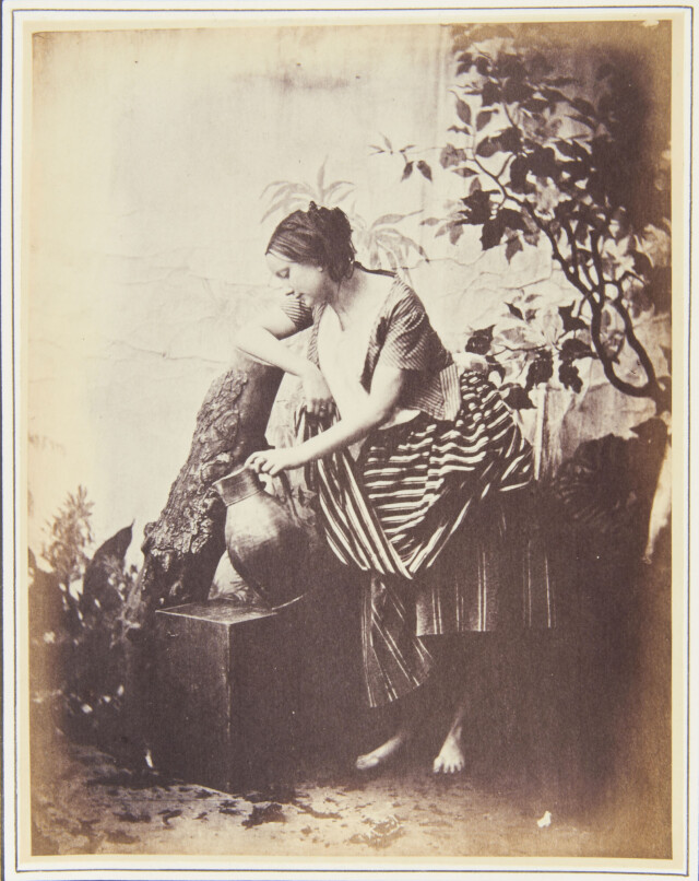 Портрет молодой женщины с кувшином, 1853. Фото из ателье Мулен