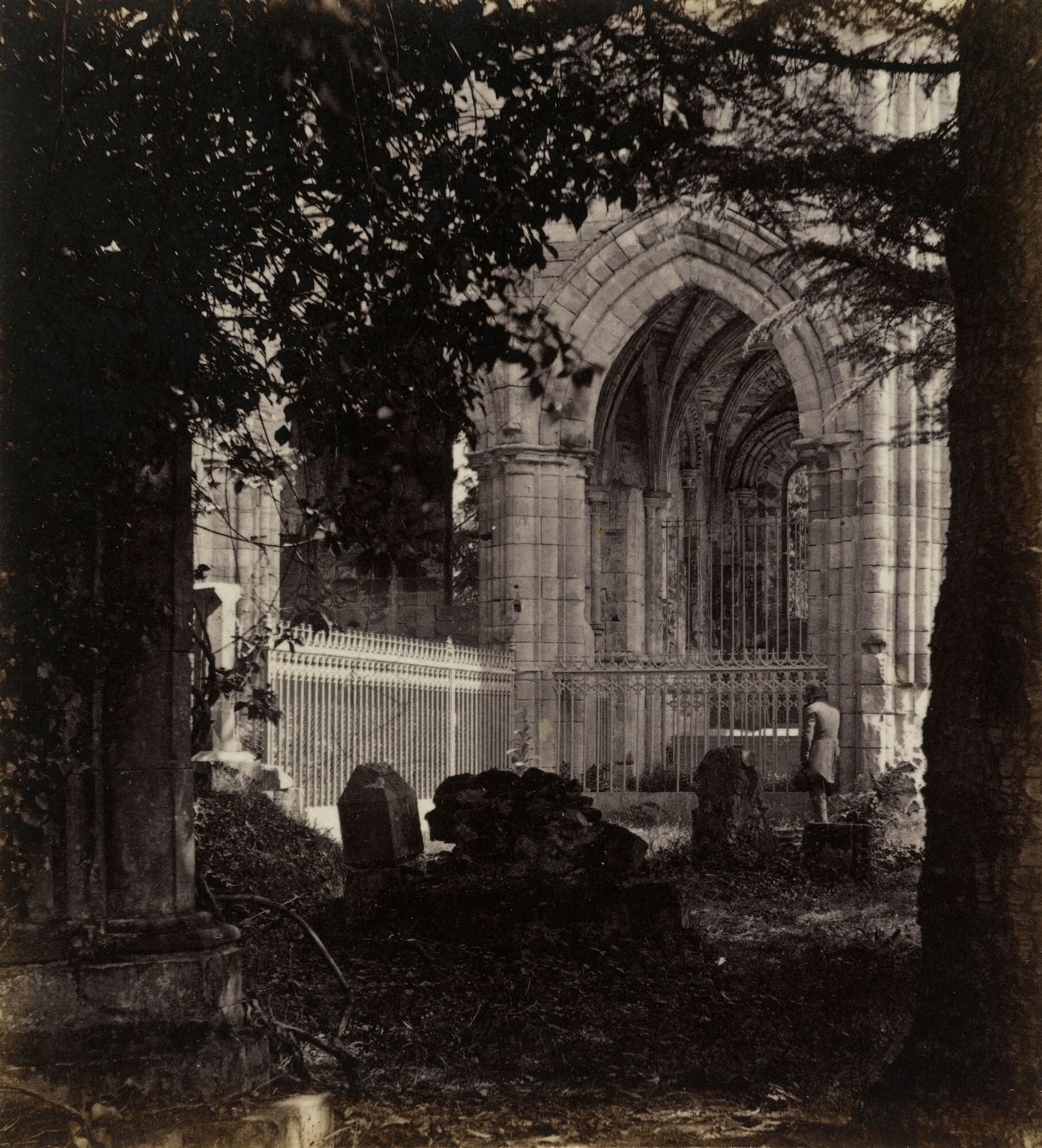 Драйбургское аббатство близ границы с Шотландией (место захоронения Вальтера Скотта), 1859. Фотограф Джордж Вашингтон Уилсон