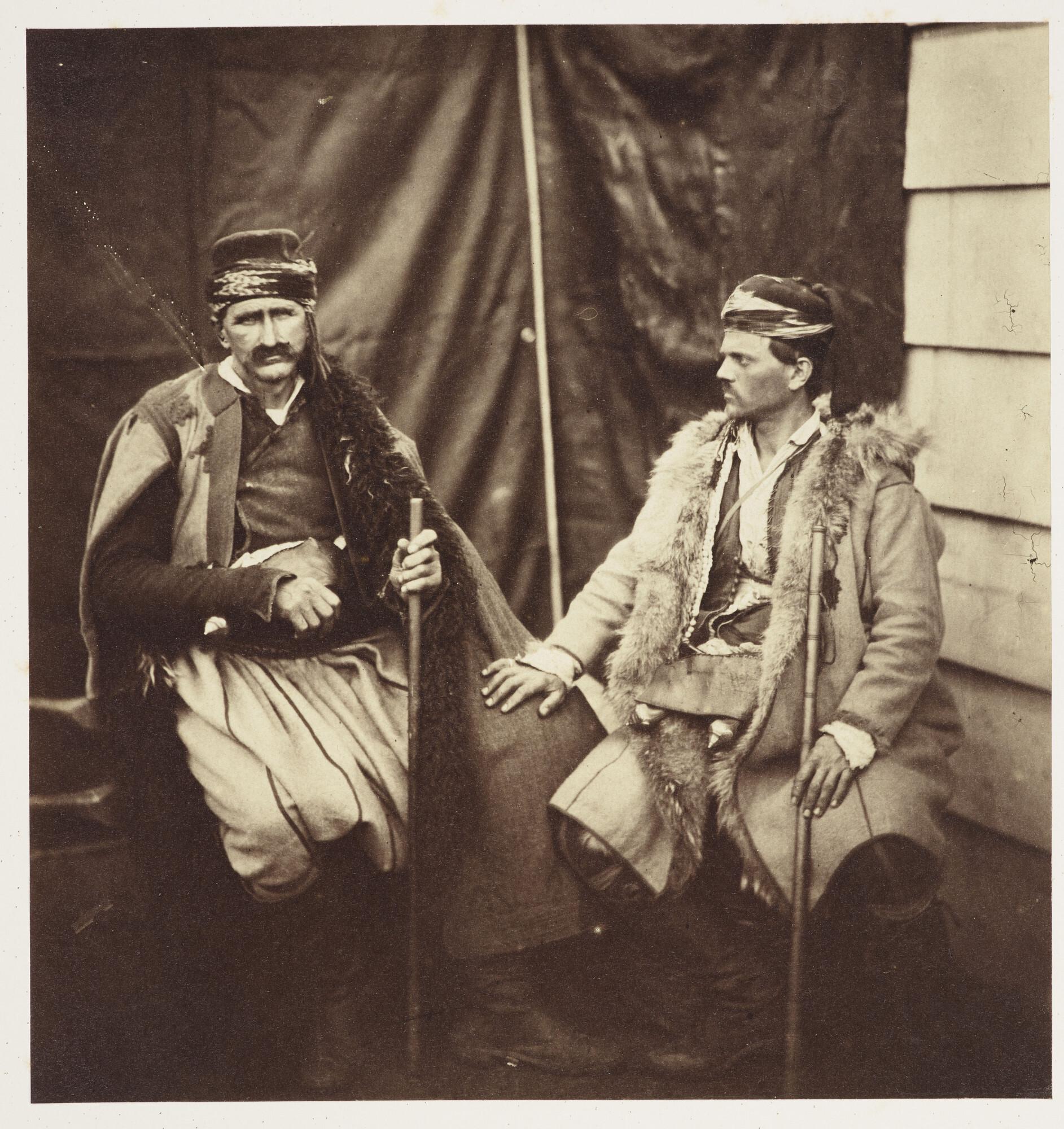 Беседа двух хорват. Крым, 1855. Фотограф Роджер Фентон