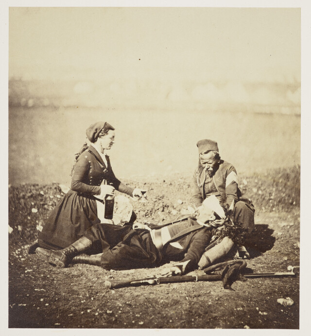 Вивандьерка и раненый в Крыму, 1855. Фотограф Роджер Фентон