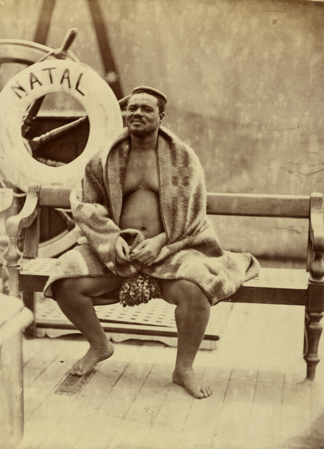 Верховный правитель (инкоси) зулусов Кетчвайо на борту корабля, который доставил его в Кейптаун после поражения зулусов. 13 сентября 1879. Фотограф Crewes and Van Laun