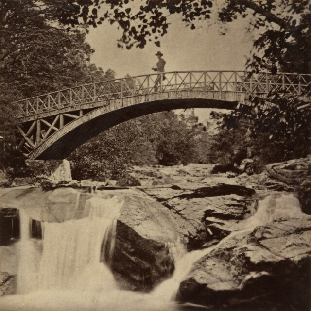 Человек на мосту, Шотландия, 1859. Фотограф Джордж Вашингтон Уилсон