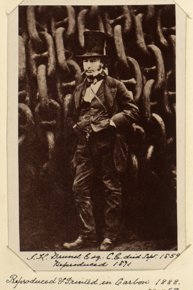 Британский инженер Изамбард Кингдом Брюнель рядом с цепями парохода «Грейт Истерн», 1857. Фотограф Роберт Хоулетт