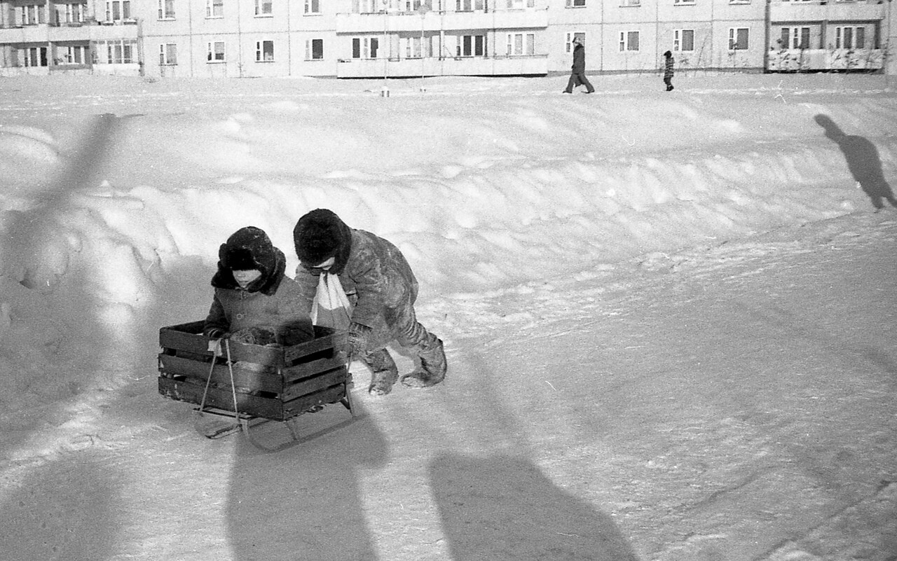 Санки. Сыктывкар, 1980-е. Фотограф Сергей Зиновьев