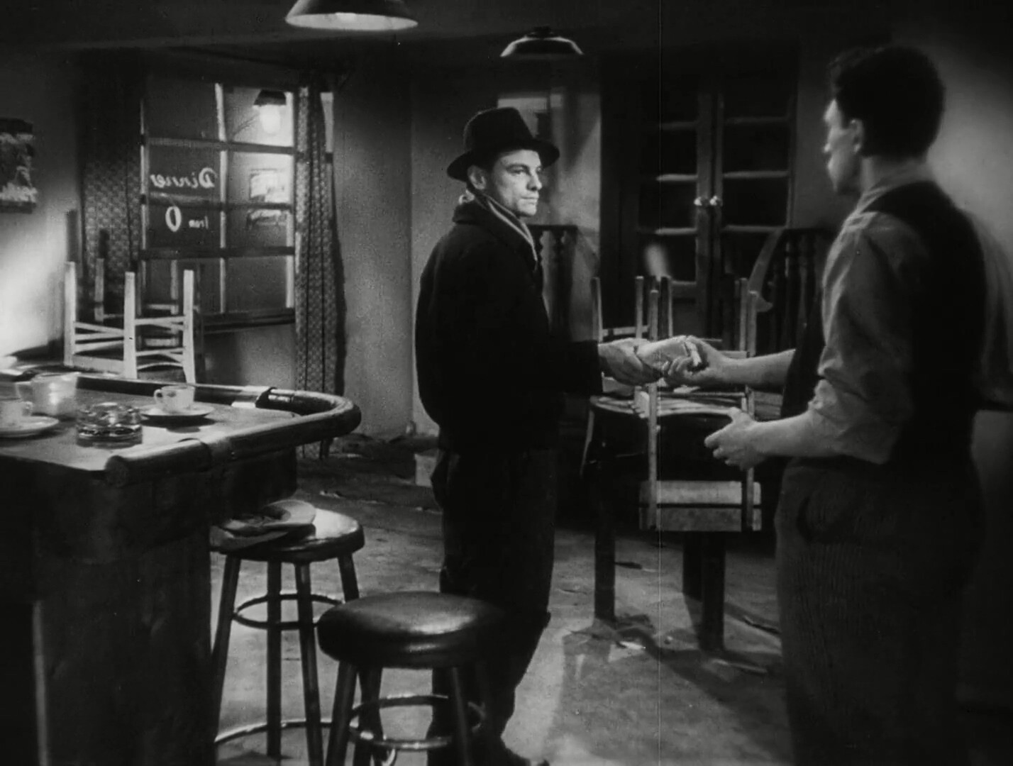 Андрей Тарковский и Александр Гордон в короткометражке Убийцы, 1956