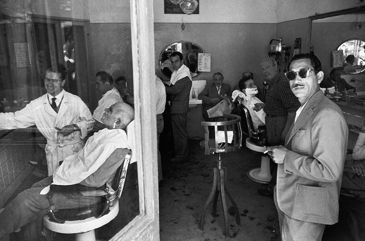 Парикмахерская, Рим, 1956 . Фотограф Уильям Кляйн