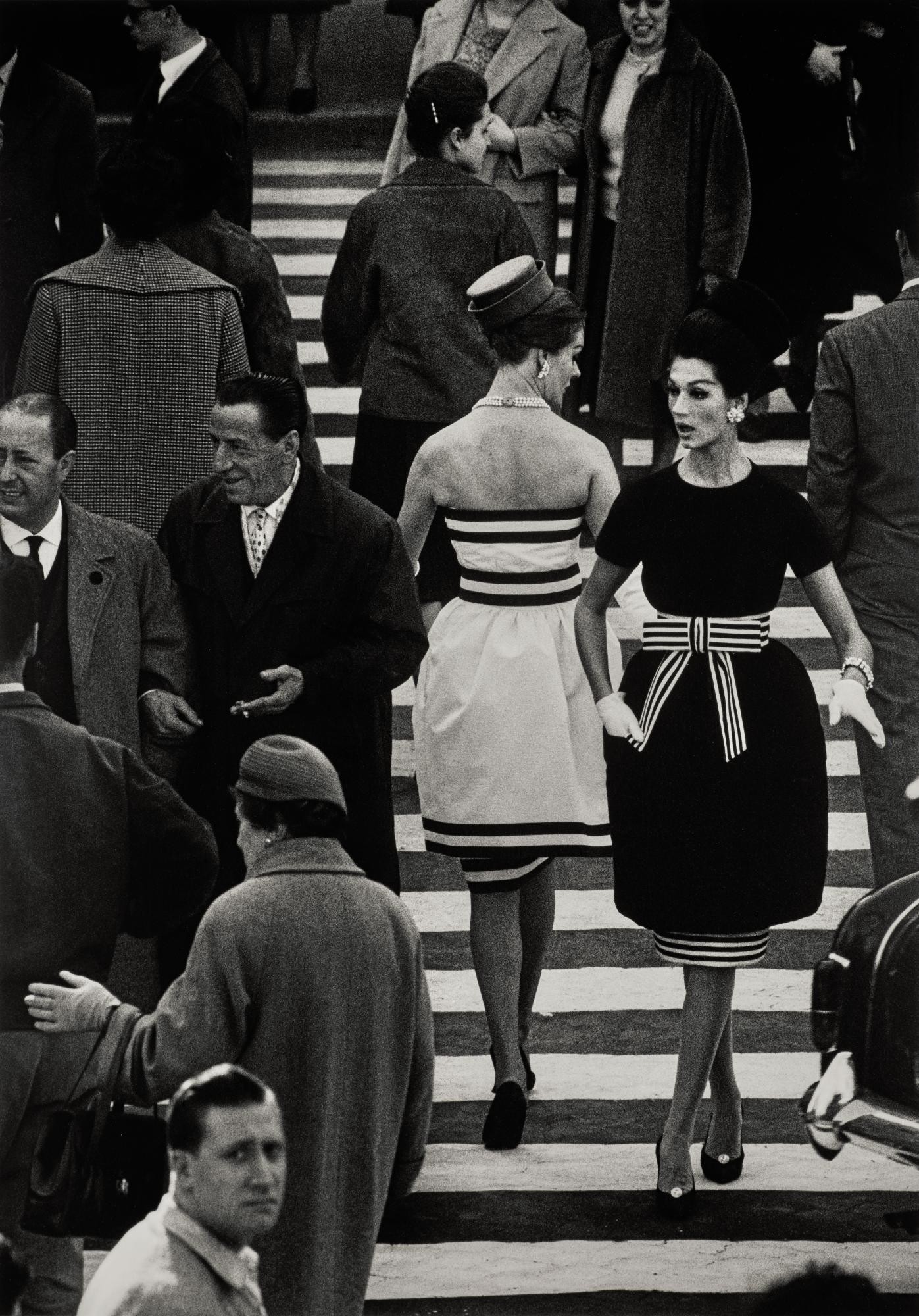 Площадь Испании, Нина и Симона. Рим, 1960 год. Фотограф Уильям Кляйн