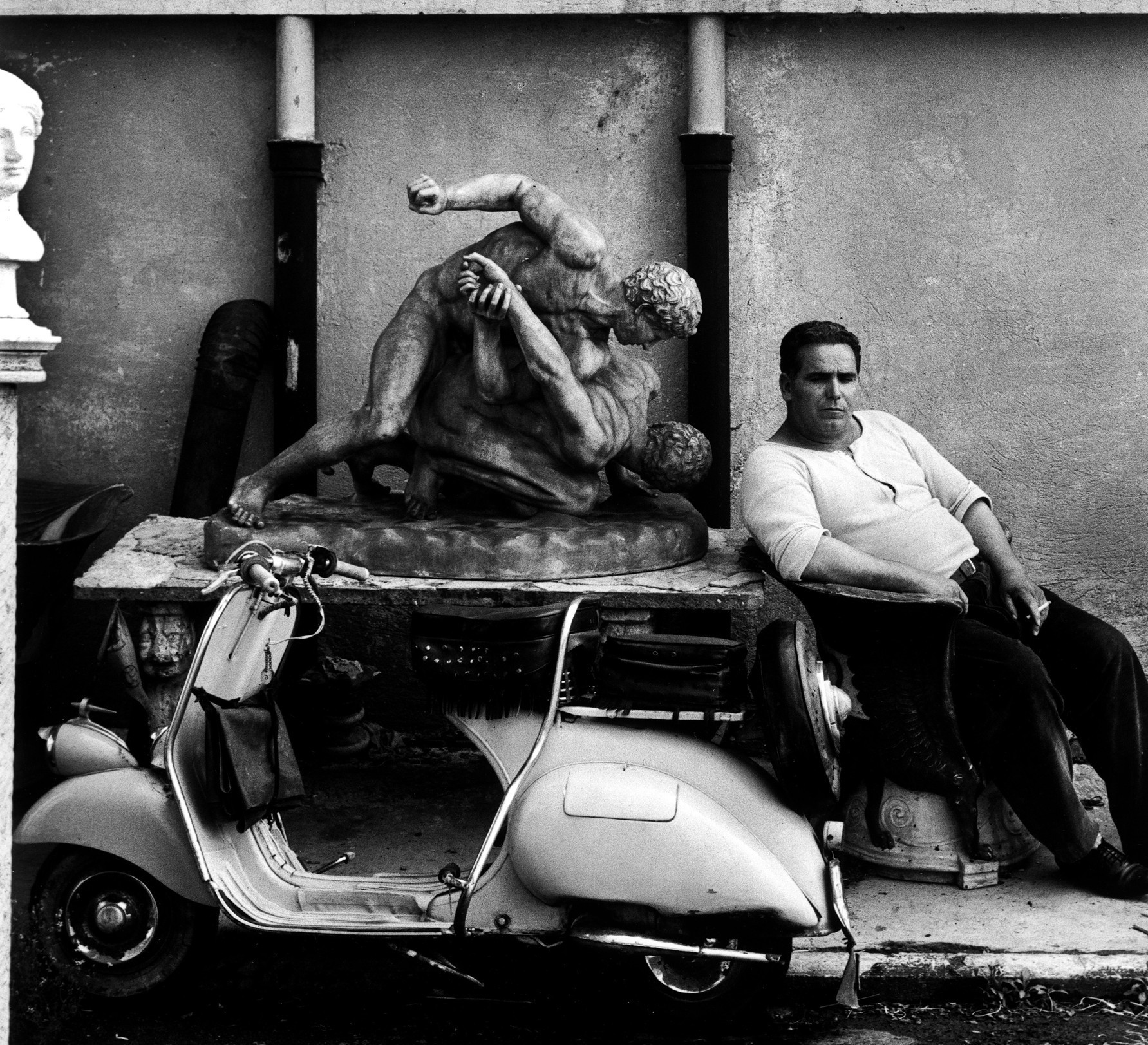 Скульптура, Рим, 1956 год. Фотограф Уильям Кляйн