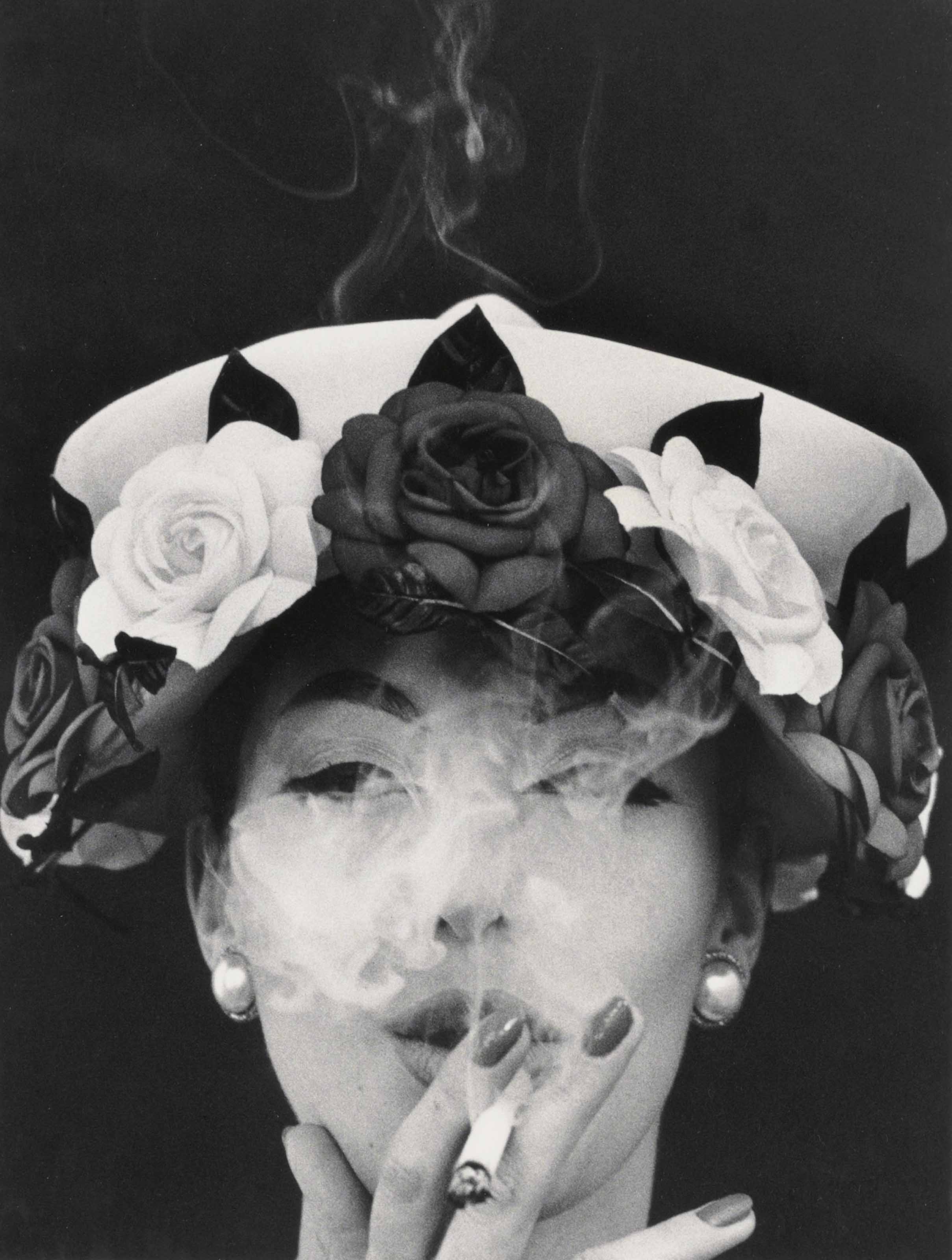 Шляпа и розы, 1956 год. Фотограф Уильям Кляйн