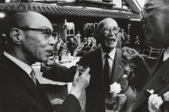 Церемония коктейля большого бизнеса, Токио, Япония, 1961 Год. Фотограф Уильям Кляйн
