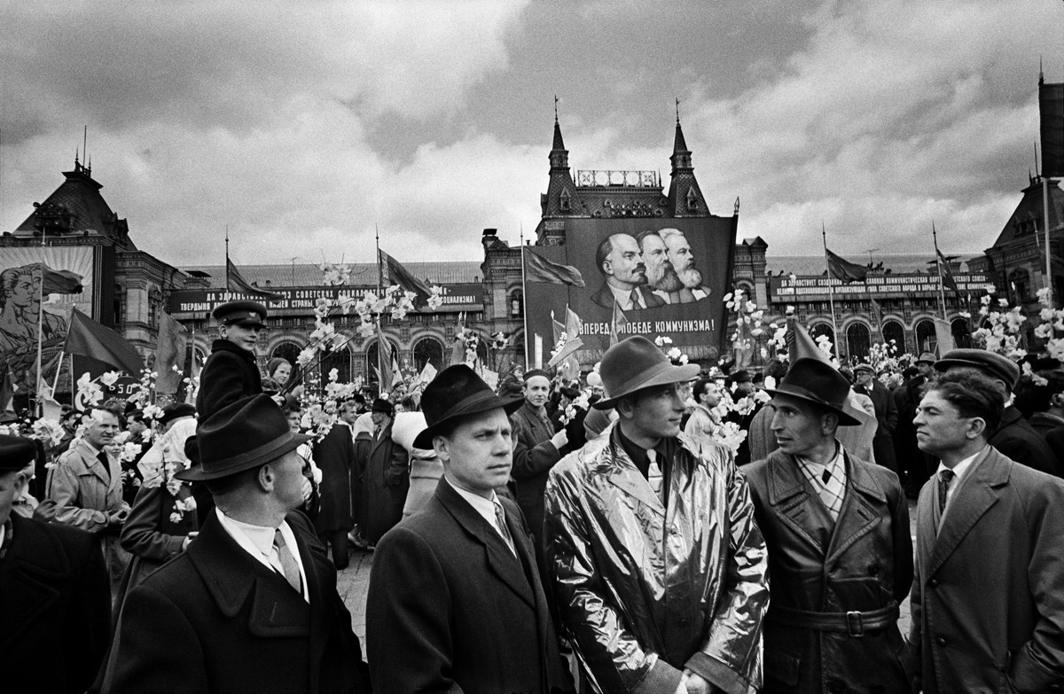 КГБ, Красная площадь, Москва, 1959. Фотограф Уильям Кляйн
