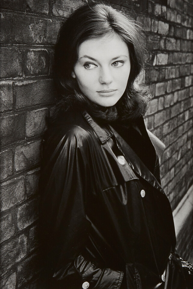 Жаклин Биссет, Лондон, 1964. Фотограф Патрик Личфилд