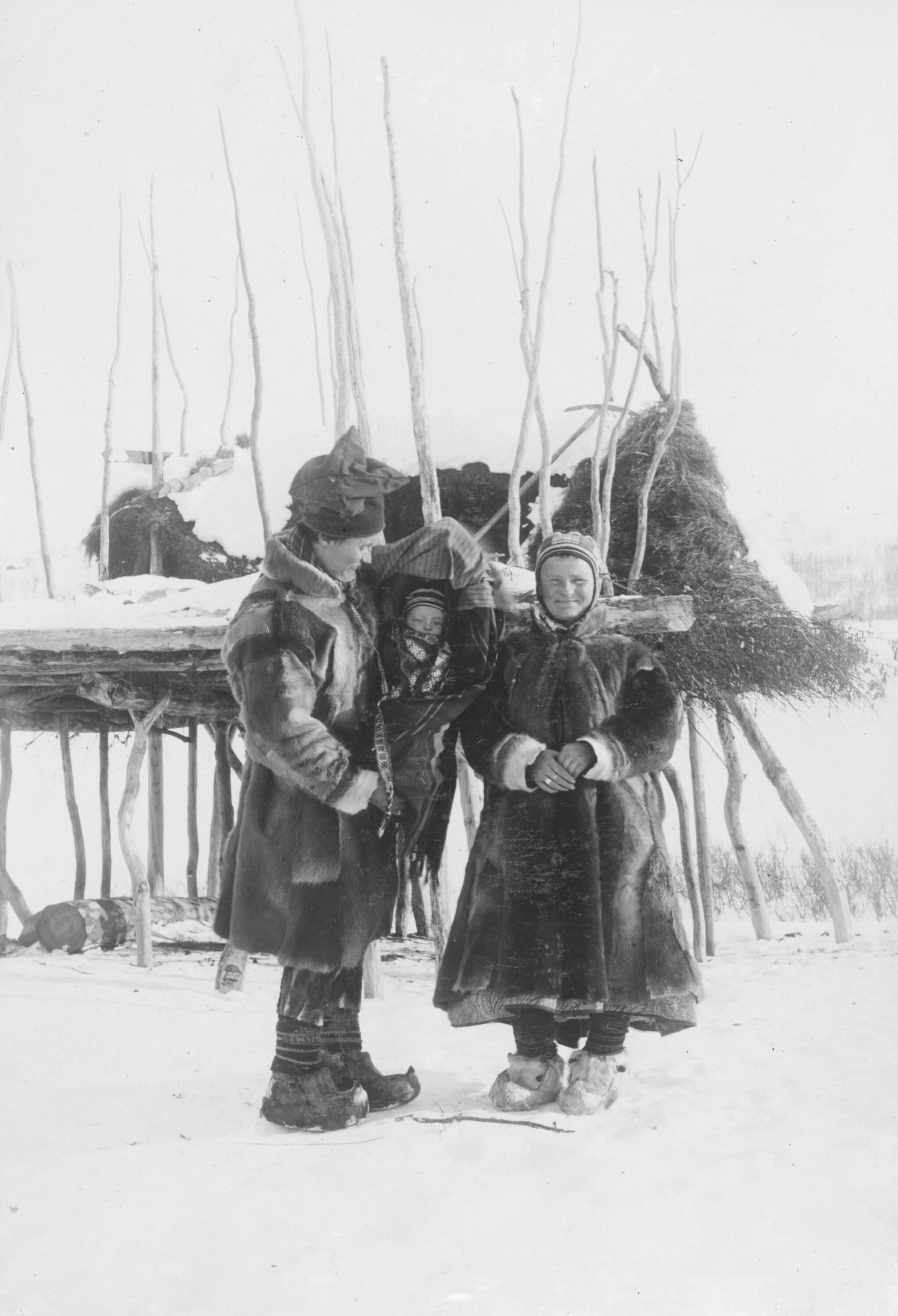 Оле и Марит Банне с дочерью Ингой. Норвегия, 1897. Фотограф Эллизиф Ранвейг Вессель