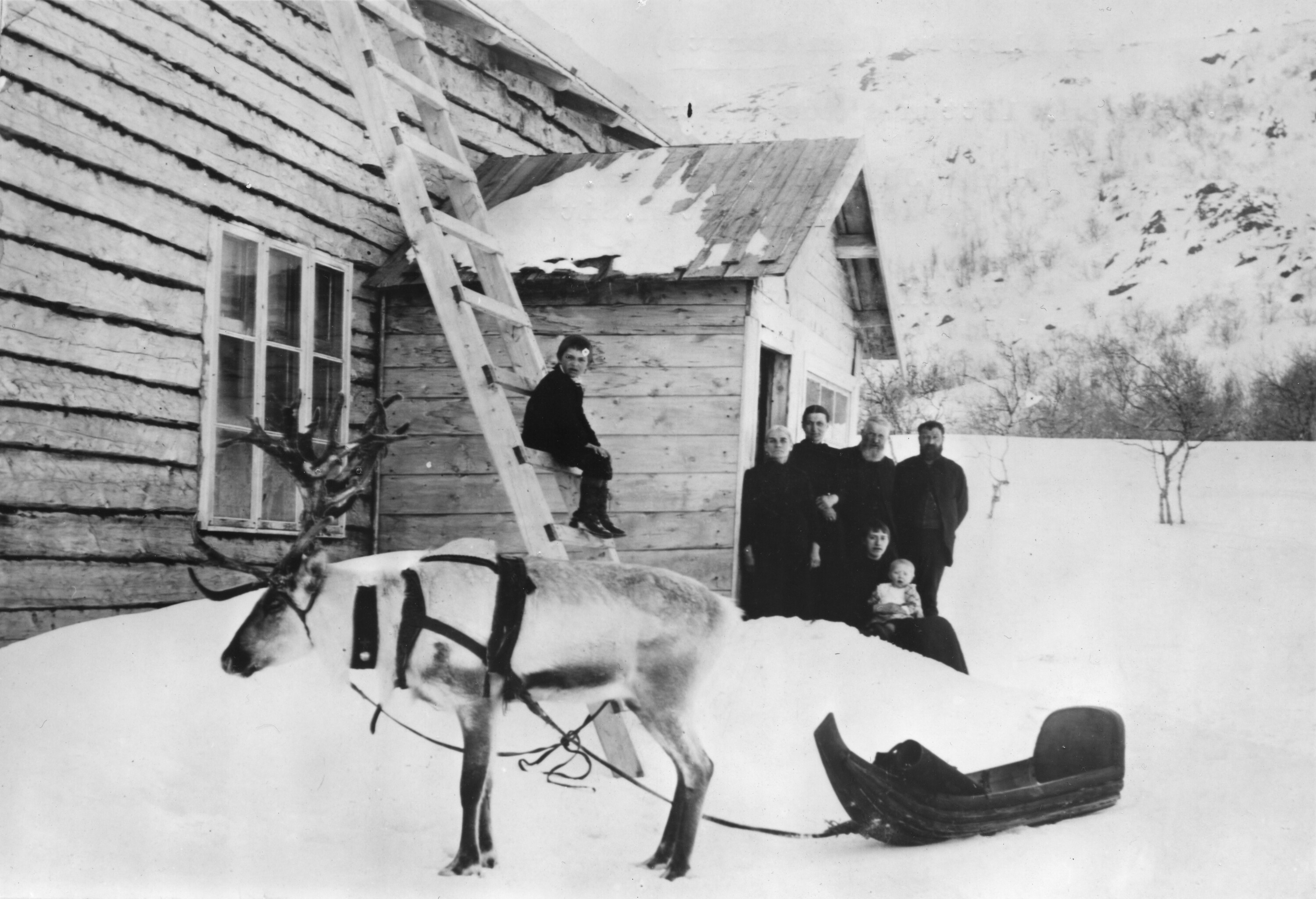 Пер Эриксен Флёттен с семьёй, Норвегия, 1895. Фотограф Эллизиф Ранвейг Вессель