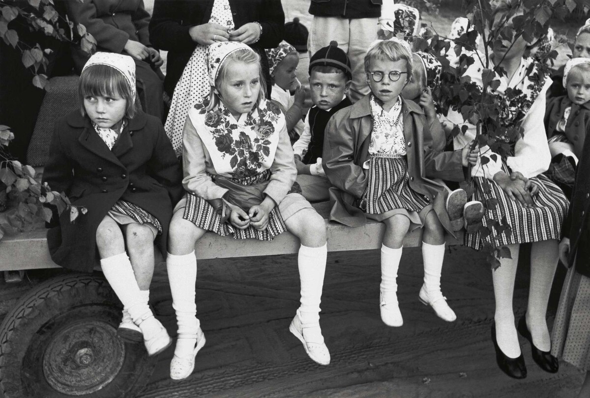 Дети в костюмах на празднике. Швеция, 1955. Фотограф Ганс Мальмберг