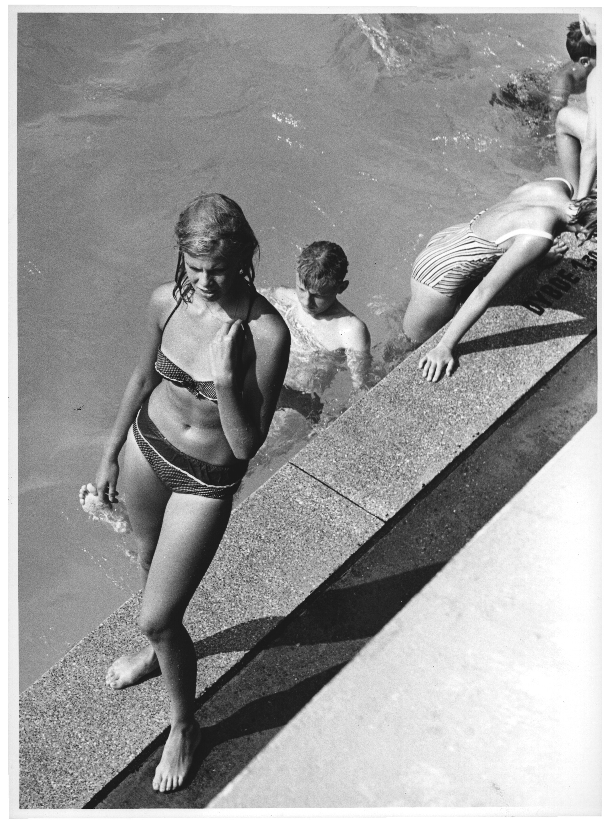 Летний отдых у бассейна. Фрогнербадет, 1963. Фотограф Пауль Андреас Рёстад