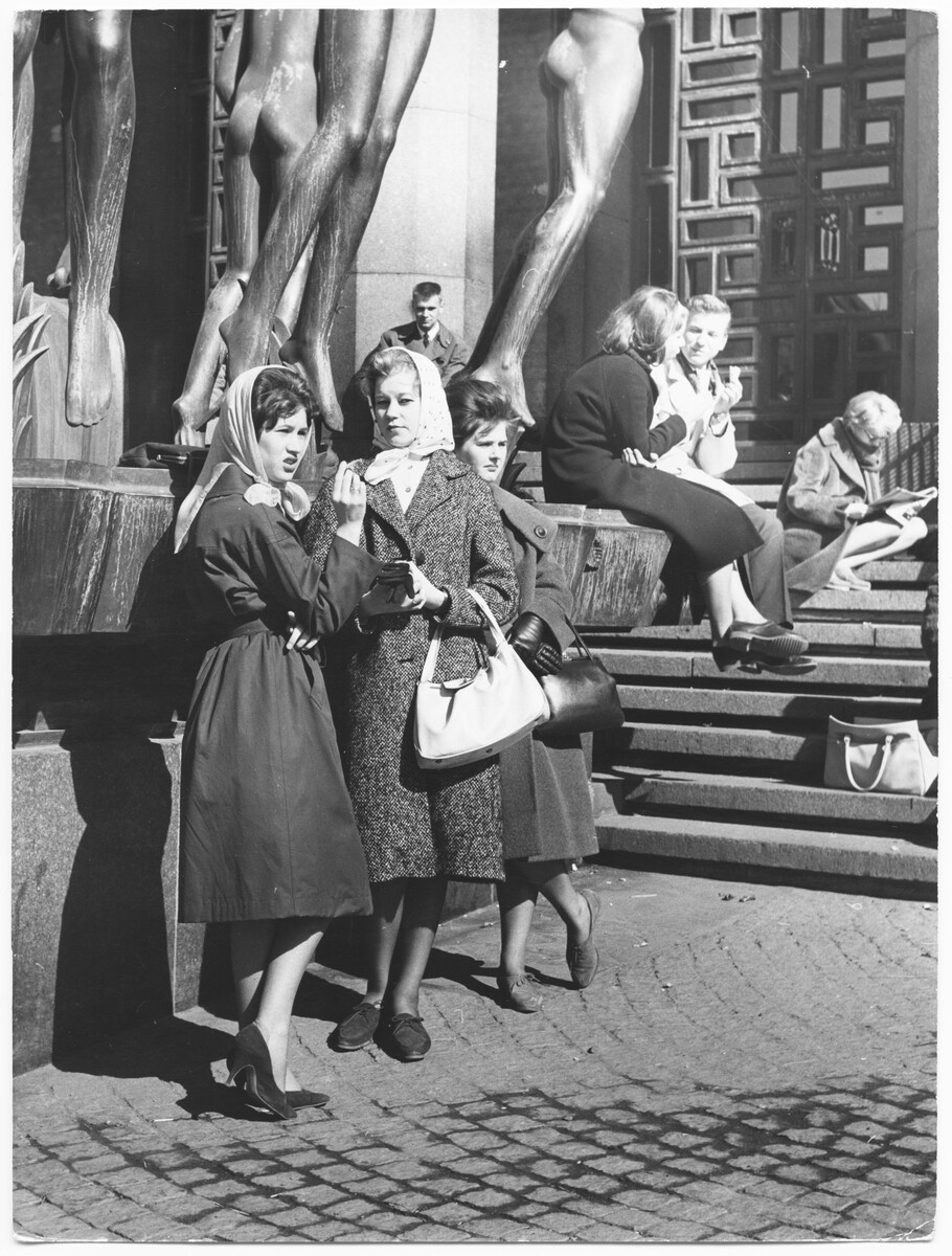 Перерыв на обед в Стокгольме. Весной до 1960 года. Фотографы Андре и Ирен Райс