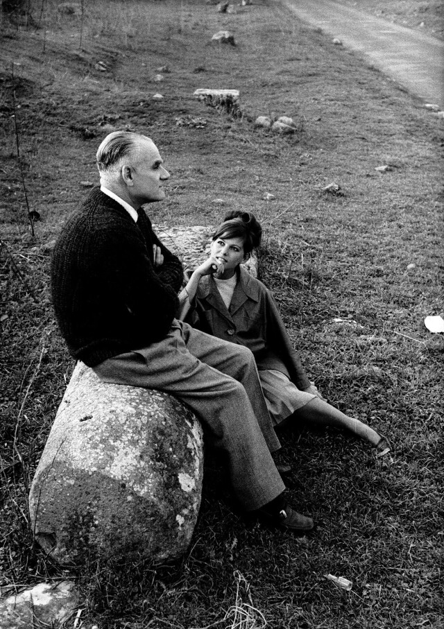 Альберто Моравиа и Клаудия Кардинале из серии невозможные встречи, 1961 год. Фотограф Паоло Ди Паоло