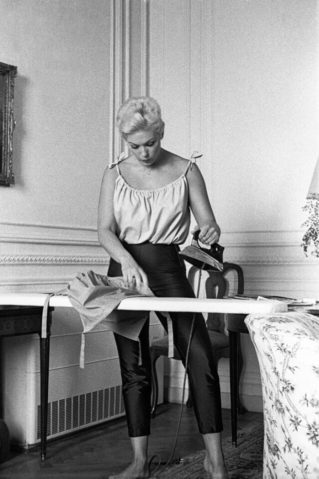 Ким Новак в своем номере в Гранд-отеле, Рим, 1958 год. Фотограф Паоло Ди Паоло