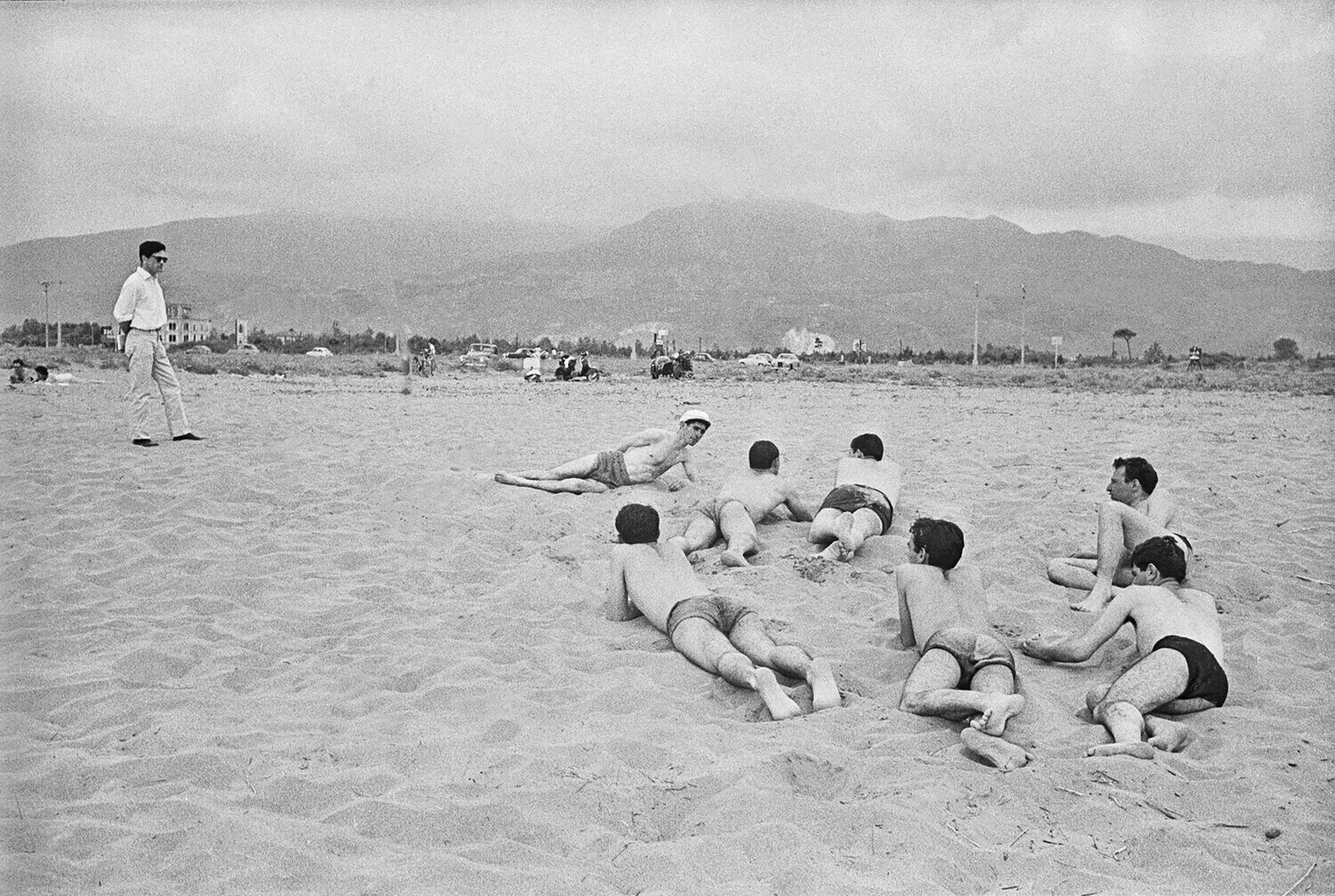 Пьер Паоло Пазолини на пляже Чинкуале (Версилия), 1959 год. Фотограф Паоло Ди Паоло