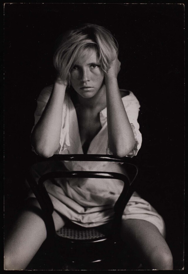 Девушка на стуле, 1965. Фотограф Ориоль Маспонс