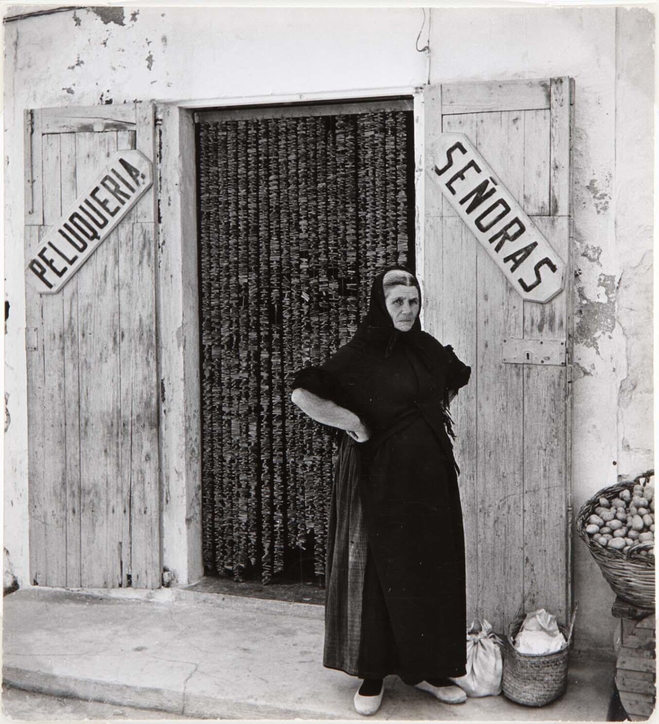 Женская парикмахерская, Ибица, 1956. Фотограф Ориоль Маспонс