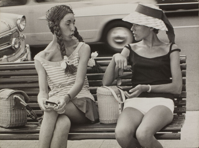 Снобы в Сан-Ремо, Италия, ок. 1960. Фотограф Ориоль Маспонс