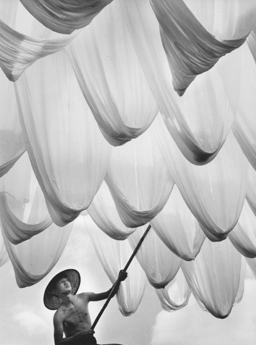 Сушка ткани, 1966. Фотограф Дон Хонг-Оай