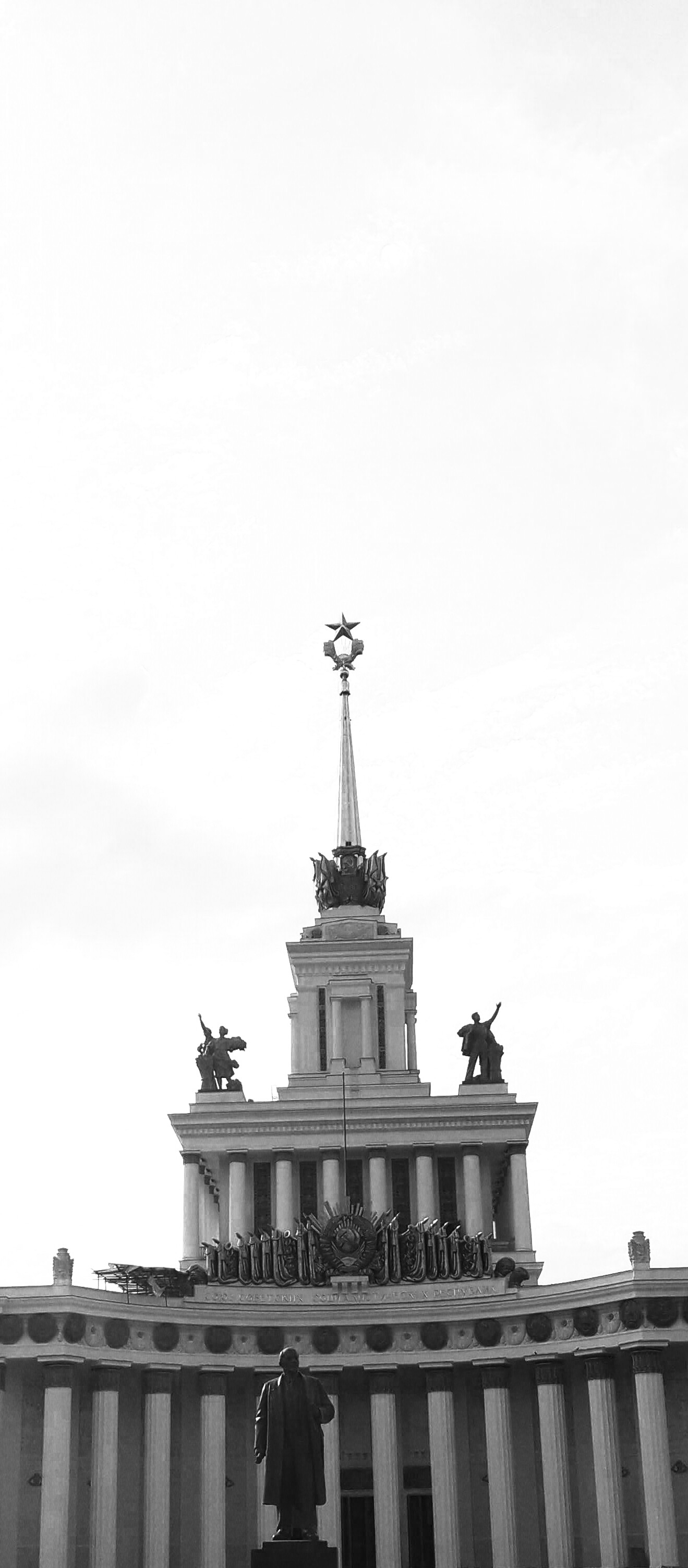 the monument to Lenin V. Near Pavilion No. 1 at VDNH, Moscow.