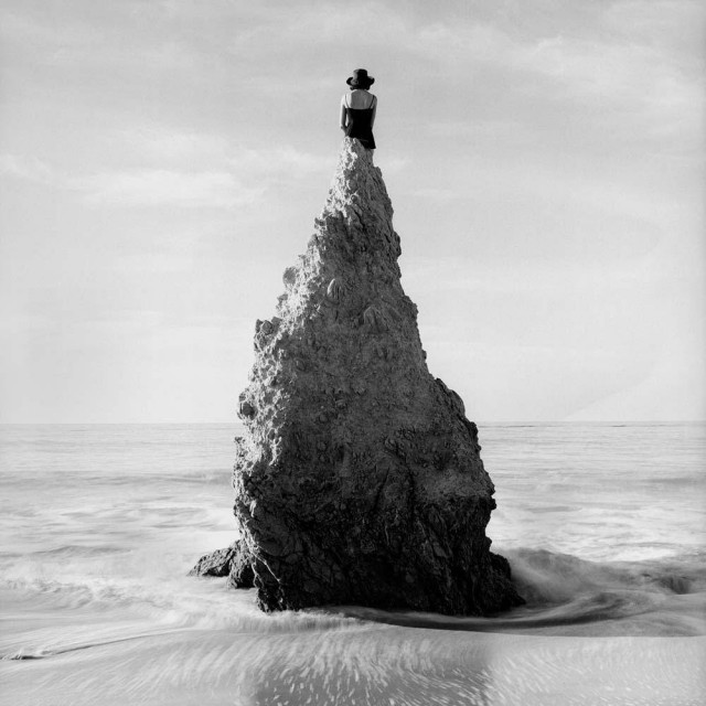 Кэролайн на скале, недалеко от Лос-Анджелеса, Калифорния, 1998. Автор Родни Смит