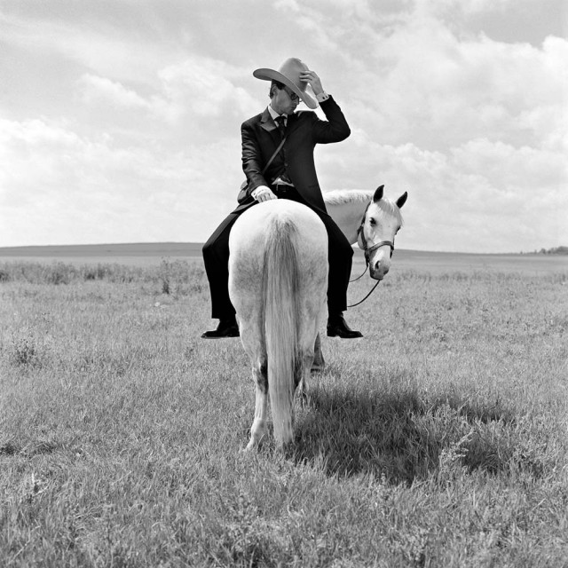 Грег на коне, Альберта, Канада, 2004. Автор Родни Смит