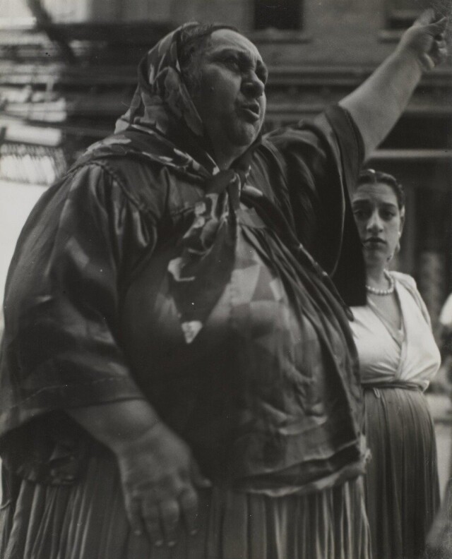 Анастасия, цыганская королева, 1945 год. Фотограф Лизетта Модел