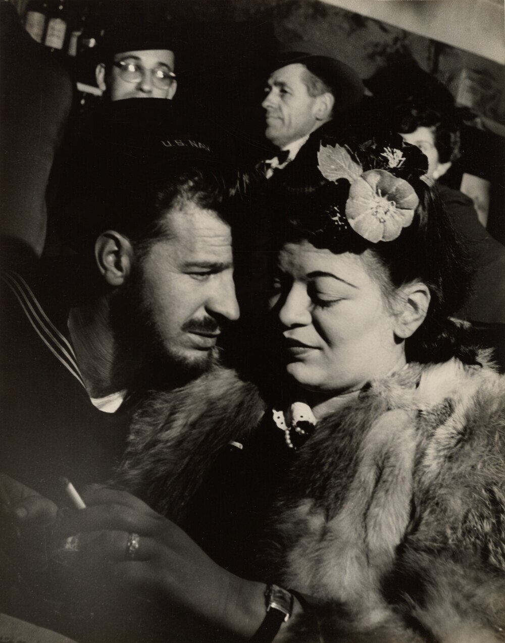 Моряк и девушка, бар Сэмми, Нью-Йорк, примерно 1945 год. Фотограф Лизетта Модел