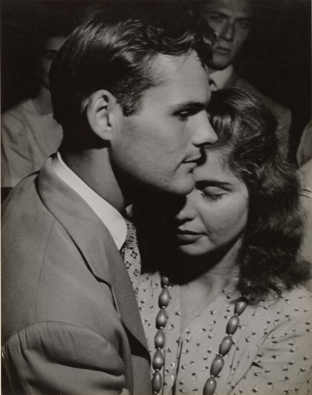 Танцующая пара, Астор Руф, Нью-Йорк, 1943 год. Фотограф Лизетта Модел