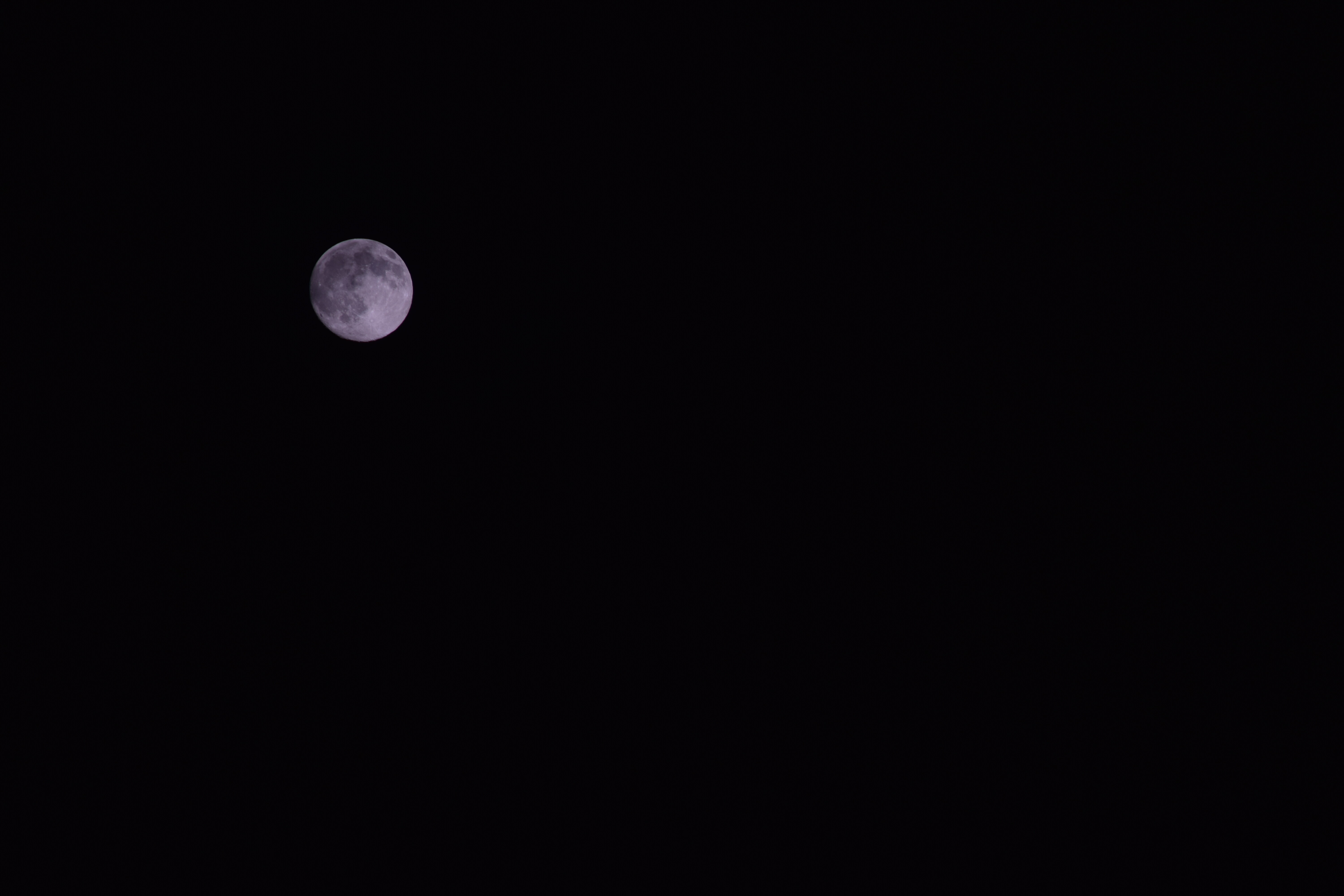 Луна в космосе. Вид с Земли