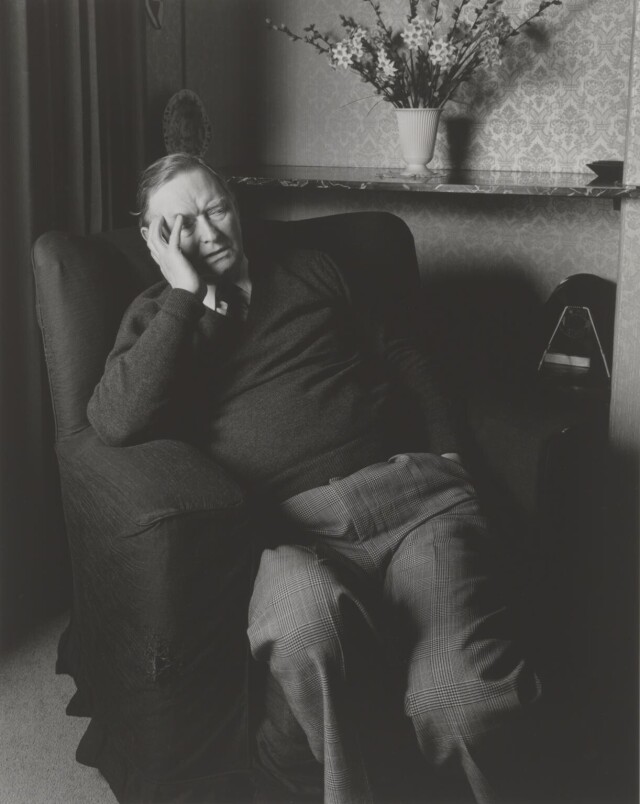 Бывший лидер городского совета Ньюкасла Т. Дэн Смит дома в Хитоне, 1980 год. Фотограф Крисс Киллип
