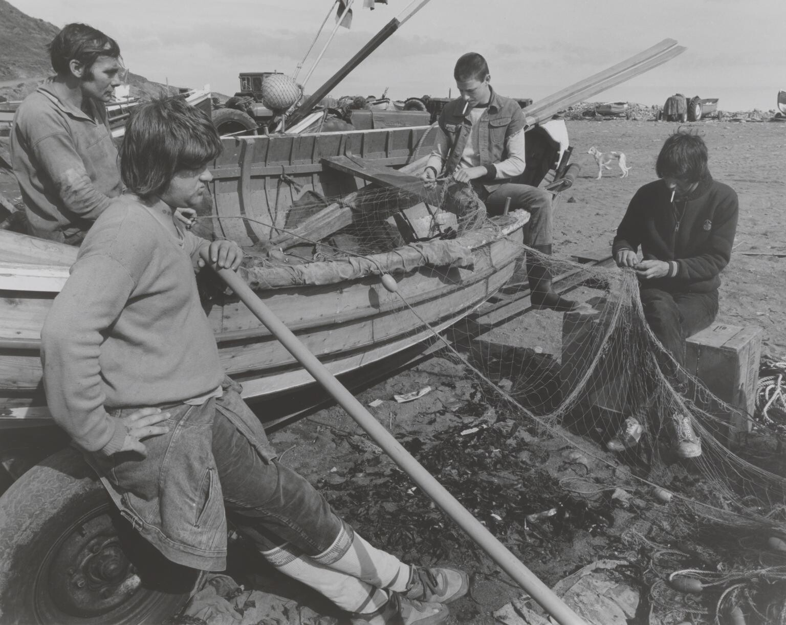 Работа на ремонте лодок, 1982 год. Фотограф Крис Киллип