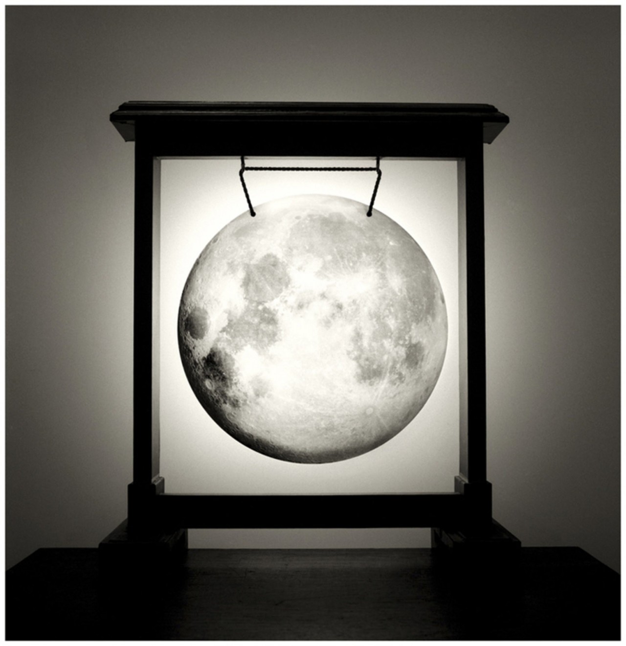 Луна в гонге, 2008. Автор Чема Мадоз